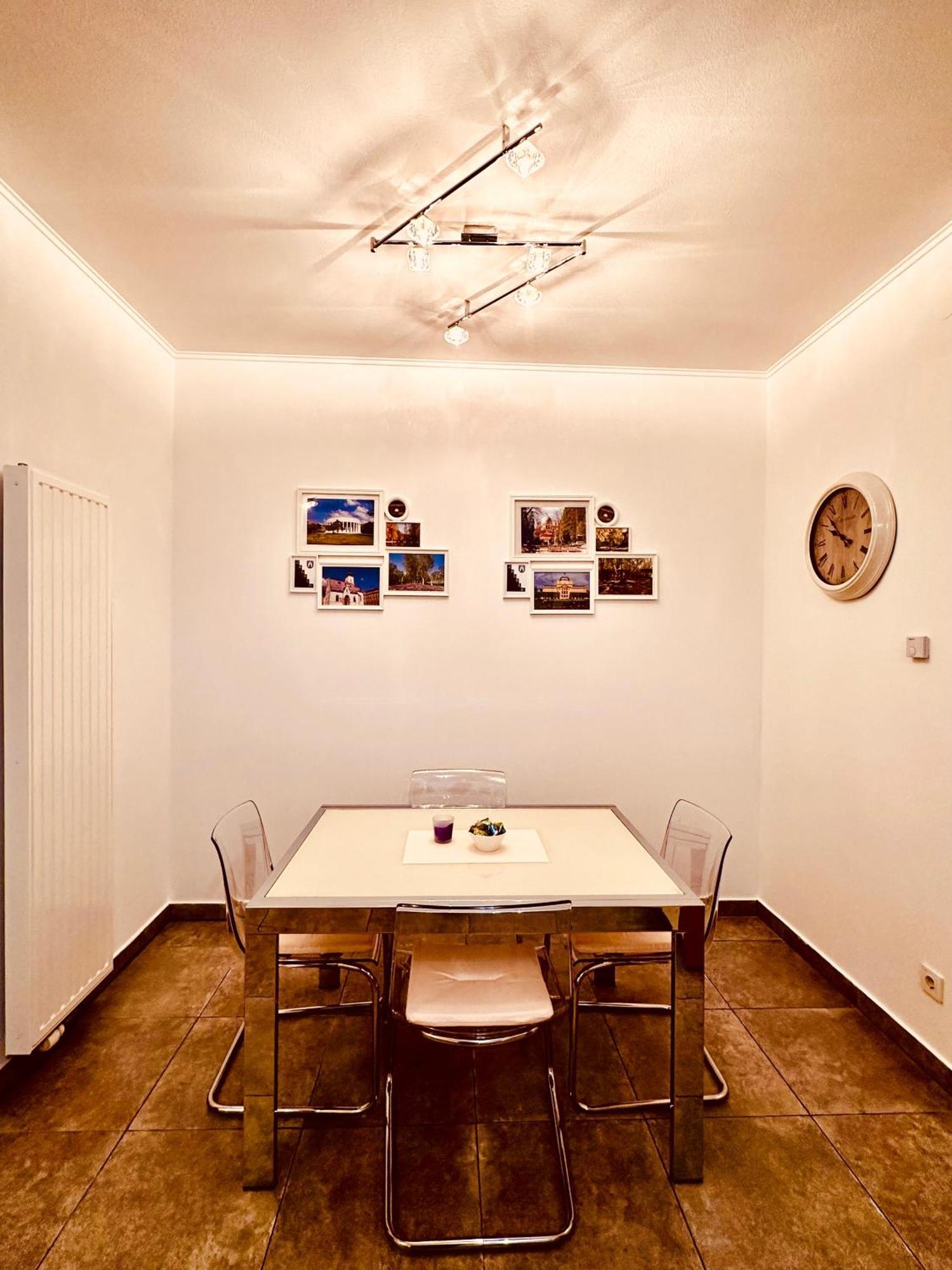 Apartment In Centre Of Zagreb - Lions Den Esterno foto
